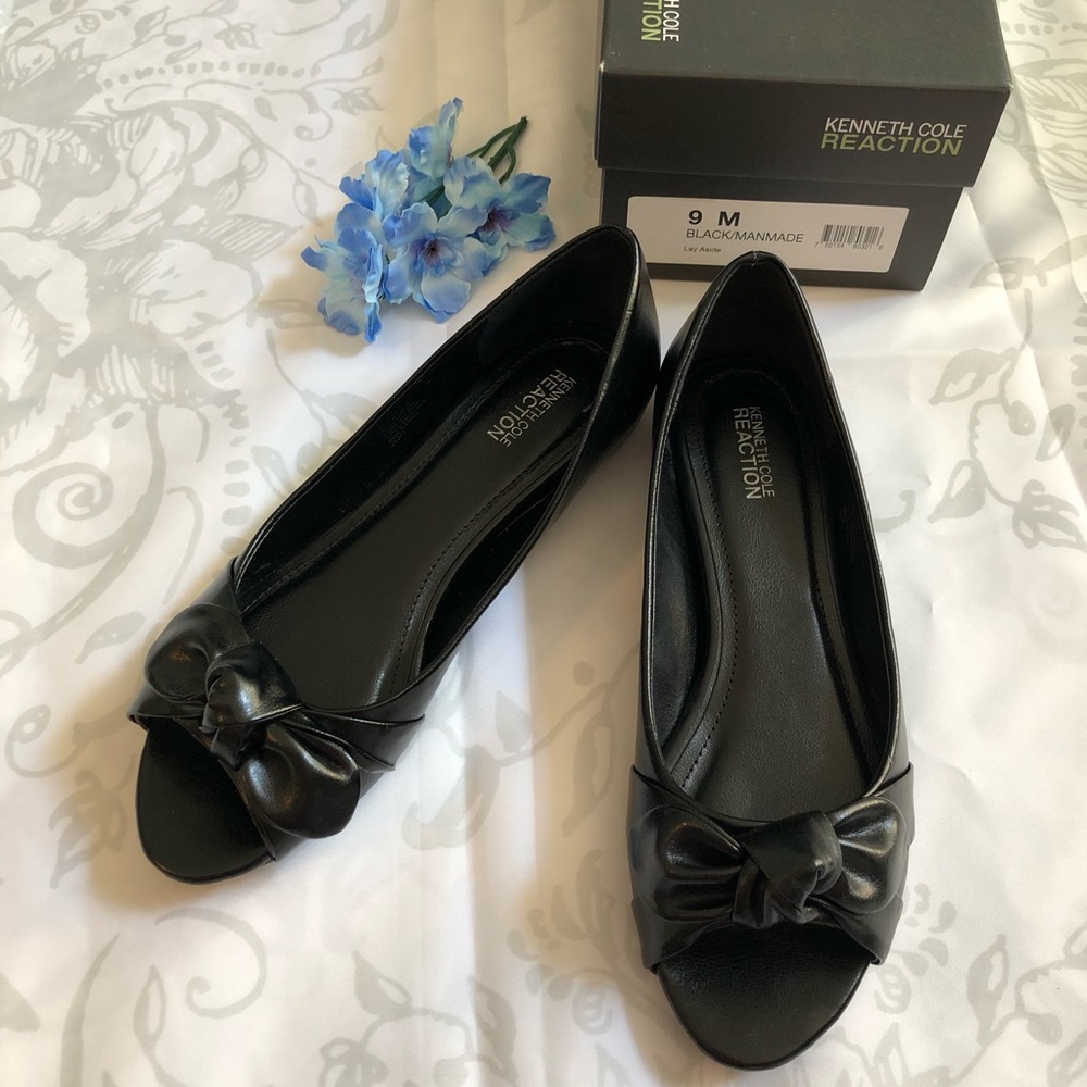 BNIB Kenneth Cole Reaction Lay Aside Bow Flats